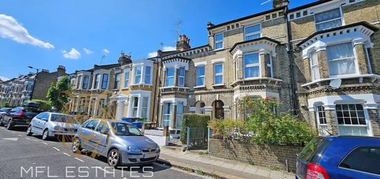 Duplex to rent in Shenley Road, London SE5