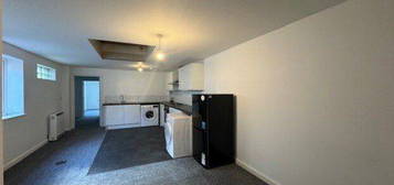 3 bed flat to rent