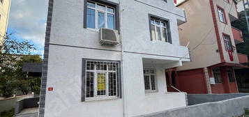 YUNUS MAH AİLE APT DAİRE GERÇEK Y.GİRİŞ 3+1 120m2 KOMBİ BALKON