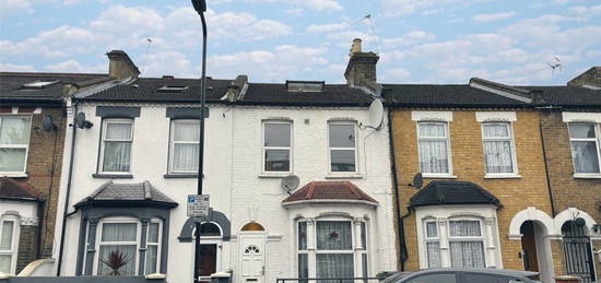 Detached house to rent in Ivy Road, Walthamstow, London E17