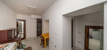 Apartament la cas, central, 2 camere, comision 0%