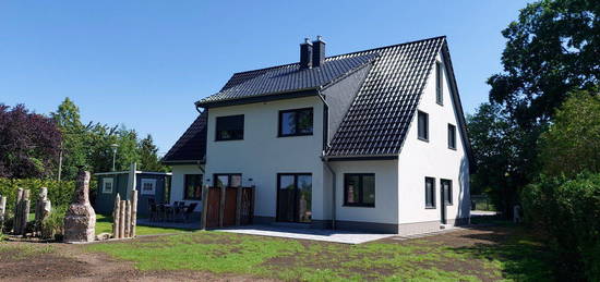 +++Vermietung+++ neu errichtete Doppelhaushälfte als Ferienhaus mit Bodden und Ostseeblick inmitten unberührter Natur