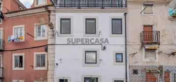 Apartamento T1 Duplex com vista de rio em Santa Apolónia, Lisboa.

Apartamento remodelado de 2 assoalhadas.