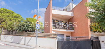 Casa adosada en venta en Carrer Lluís Companys, Caldes d'Estrac