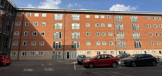 Flat to rent in Wilton Place, Salford M3