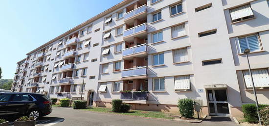 Appartement meublé  à louer, 4 pièces, 3 chambres, 67 m²