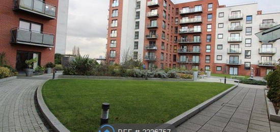 Flat to rent in The Vibe, Salford M7