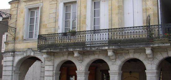 Superbe immeuble de charme au cœur de la Bastide de Monségur