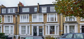 Maisonette to rent in Barclay Road, Fulham Broadway, London SW6