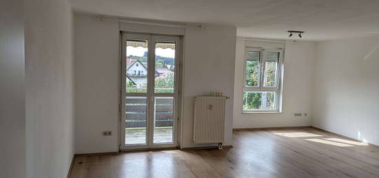 Schöne 2-Zimmer Wohnung mit Balkon und Einbauküche in Dobel