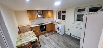 3 bed flat to rent