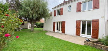 Maison meublée  à louer, 7 pièces, 5 chambres, 123 m²