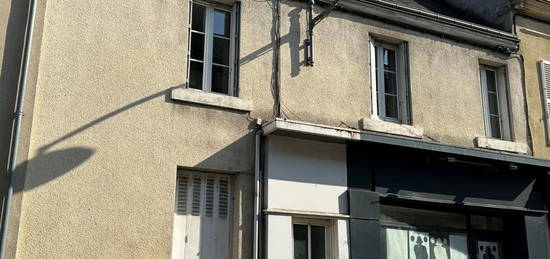 Maison de 5 pièces (120 m²) avec local commercial à vendre à LA CHATRE