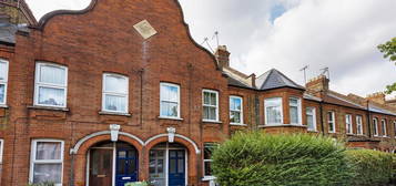 Flat to rent in Brettenham Road, Walthamstow, London E17