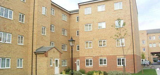 Flat to rent in Gidea Park, Romford RM2