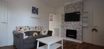 Flat to rent in School Road, Tilehurst, Reading RG31