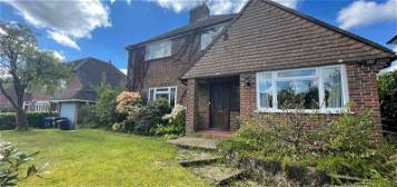 Detached house to rent in Pine View Close, Haslemere GU27