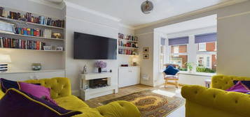 3 bedroom flat for sale