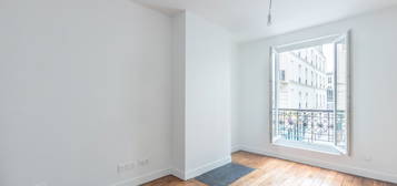 Appartement 2 pièces de 25m² rénové intégralement en 2023, lumineux, au 1er étage, situé rue Championnet à 3 min à pied de la station Simplon