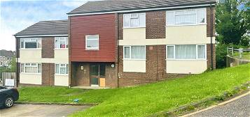 Flat to rent in St. Michaels Close, Chatham, Kent ME4