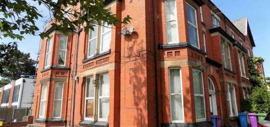 Flat to rent in Aigburth Road, Liverpool, Merseyside L19