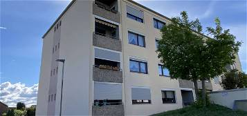 Geschmackvolle Wohnung mit drei Zimmern sowie Balkon und Einbauküche in Ronnenberg