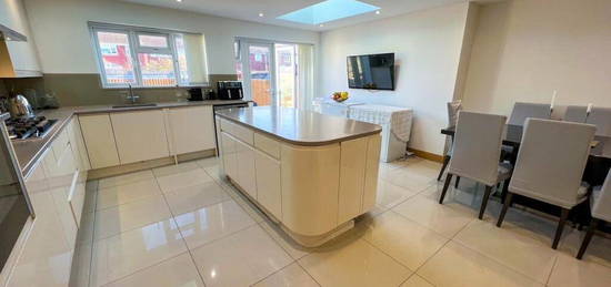 4 bedroom end of terrace house for sale