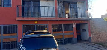 Departamento en Alquiler de 2 Dorm. C/ Cochera en Las Heras
