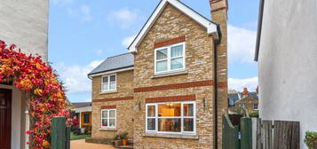 2 bed detached house for sale