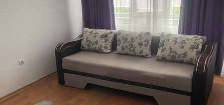 Inchiriez apartament semidecomandat