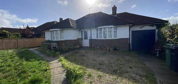 Bungalow to rent in Wychurst Gardens, Bexhill-On-Sea TN40