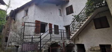 Villa all'asta in via Suffis, 38