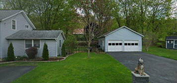 2 Sherwood Ave, Camillus, NY 13031