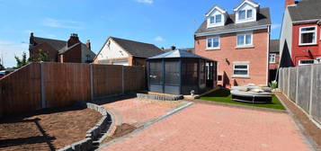 4 bed detached house for sale