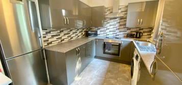 2 bed flat to rent