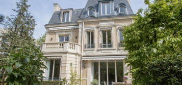 Maison dans square privé