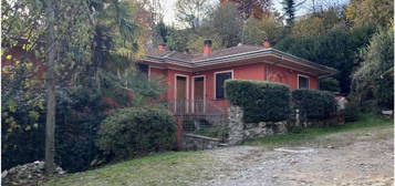 Villa all'asta in via Nobili De Toma, 17