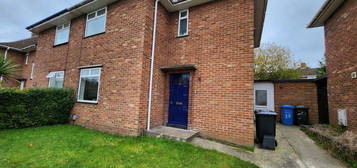 5 bed semi-detached house to rent