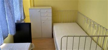 Eladó 1,5 szobás azonnal költözhető panel lakás Győri kapuban