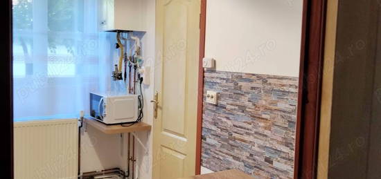 Închiriez apartament 2 camere, parter