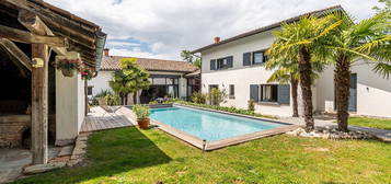 Élégant corps de ferme restauré et sa piscine