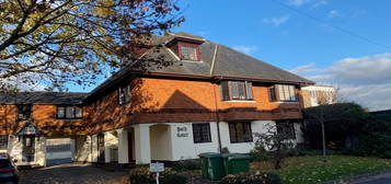 Flat to rent in 2 Park Court, Park Road, Petersfield, Hampshire GU32