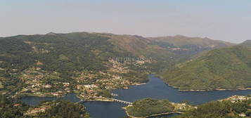 Magnífica Propriedade à Venda na zona do Gerês com vistas sobre o rio