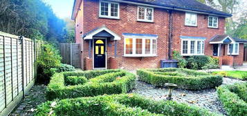 Cottage to rent in Windlesham, Surrey GU20