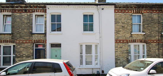 Terraced house to rent in Argyle Street, Cambridge CB1