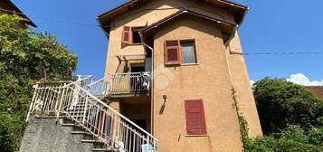 CASA SEMINDIPENDENTE A MONTOGGIO