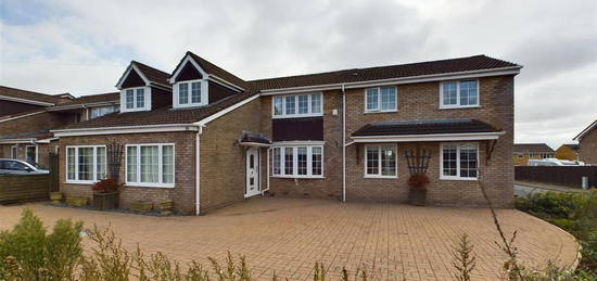 5 bed detached house for sale