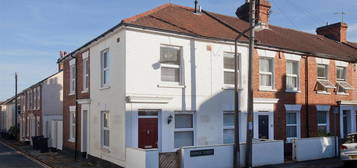 2 bed end terrace house to rent