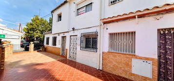 Casa adosada en venta en Plaza de la Emisora, Jun