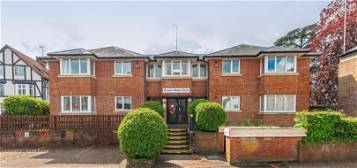 Flat to rent in Crown Rose Court, Tring HP23